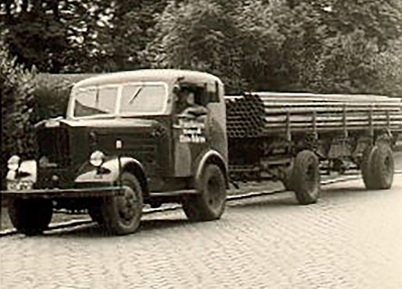 Historischer LKW auf der Bahnhofstraße